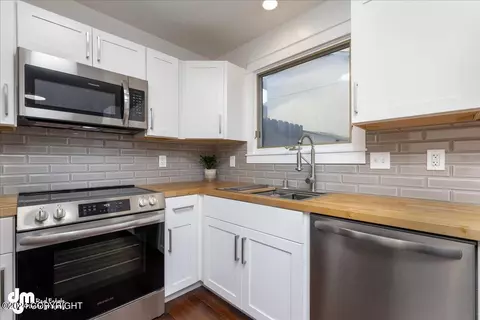 Kitchen - 1806 Bellevue Loop, Anchorage, AK 99515 photo 3 of 3