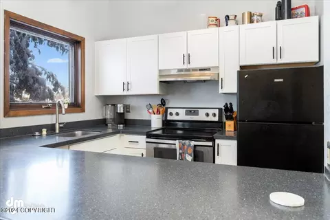 Kitchen - 3581 E 20th Ave, Anchorage, AK 99508 photo 4 of 6