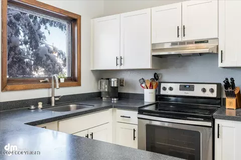 Kitchen - 3581 E 20th Ave, Anchorage, AK 99508 photo 5 of 6