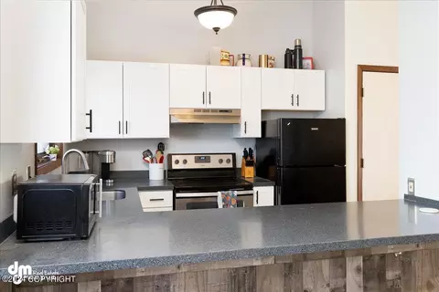 Kitchen - 3581 E 20th Ave, Anchorage, AK 99508 photo 2 of 6