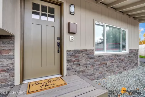 Entry Way - 6400 E 14th Ct, Anchorage, AK 99504 photo 2 of 6