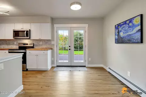 Entry Way - 6400 E 14th Ct, Anchorage, AK 99504 photo 3 of 6