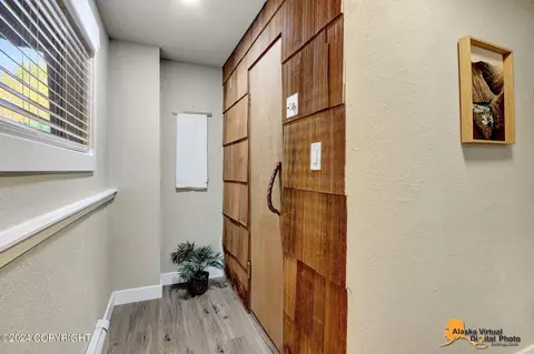 Entry Way - 6400 E 14th Ct, Anchorage, AK 99504 photo 5 of 6