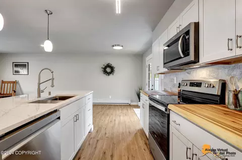 Kitchen - 6400 E 14th Ct, Anchorage, AK 99504 photo 5 of 10