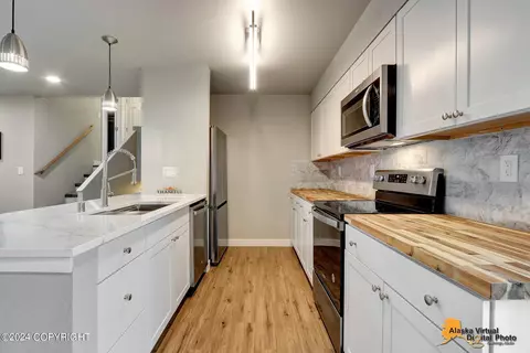 Kitchen - 6400 E 14th Ct, Anchorage, AK 99504 photo 6 of 10