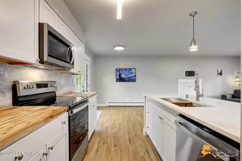Kitchen - 6400 E 14th Ct, Anchorage, AK 99504 photo 10 of 10
