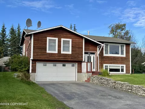 318 W Rockwell Ave, Soldotna, AK 99669