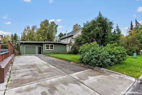 1607 Bannister Dr, Anchorage, AK 99508