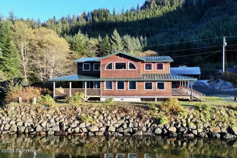 9 5 Port Saint Nicholas Rd, Craig, AK 99921