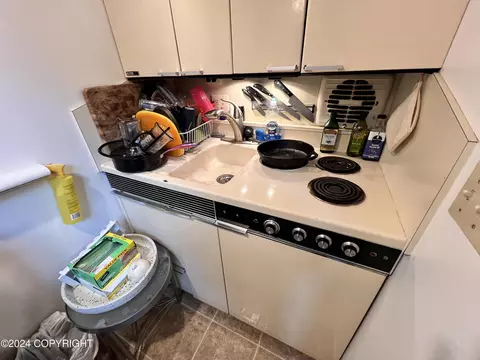 2864 E 42nd Ave, Anchorage, AK 99508 photo 4