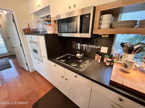 2864 E 42nd Ave, Anchorage, AK 99508 photo 10