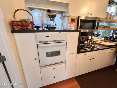 2864 E 42nd Ave, Anchorage, AK 99508 photo 9