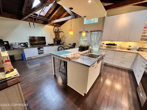 2864 E 42nd Ave, Anchorage, AK 99508 photo 17