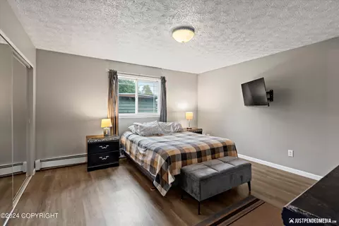 Bedroom - 4324 E 6th Ave, Anchorage, AK 99508 photo 4 of 6