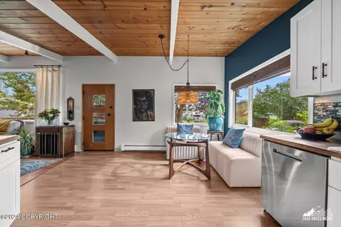Entry Way - 3006 Eureka St, Anchorage, AK 99503 photo 2 of 3