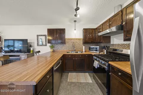 8380 Stratton Cir, Anchorage, AK 99507 photo 9