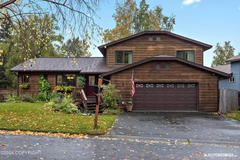 3921 Iona Cir, Anchorage, AK 99507