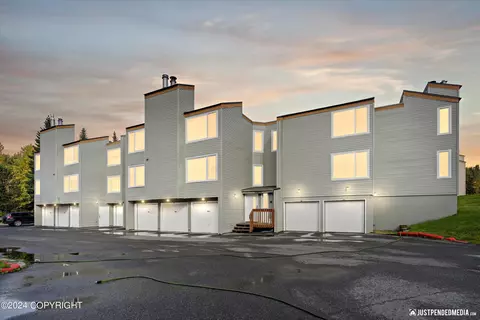 809 Wildrose Ct, Anchorage, AK 99518