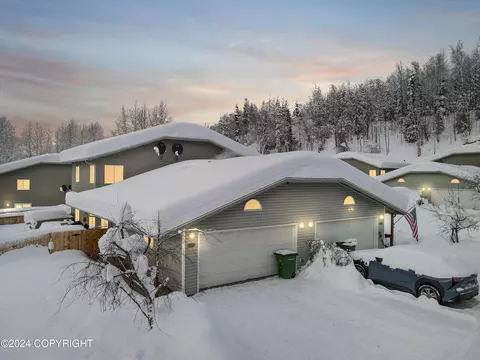 16625 River Heights Loop # 33, Eagle River, AK 99577