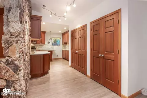 Entry Way - 17719 Blue Spruce Ln, Eagle River, AK 99577 photo 2 of 5