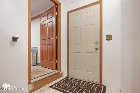Entry Way - 17719 Blue Spruce Ln, Eagle River, AK 99577 photo 3 of 5