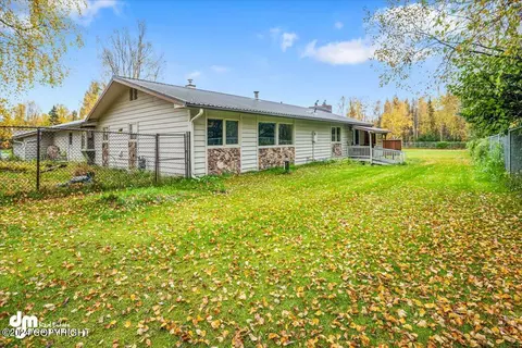 Exterior - 17719 Blue Spruce Ln, Eagle River, AK 99577 photo 20 of 27