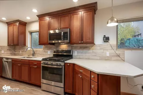 Kitchen - 17719 Blue Spruce Ln, Eagle River, AK 99577 photo 6 of 9