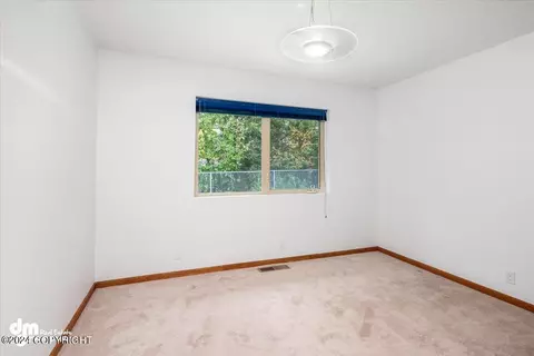 Bedroom - 17719 Blue Spruce Ln, Eagle River, AK 99577 photo 3 of 9