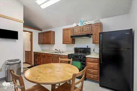 Kitchen - 17719 Blue Spruce Ln, Eagle River, AK 99577 photo 8 of 9