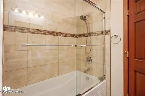 Bath - 17719 Blue Spruce Ln, Eagle River, AK 99577 photo 3 of 9