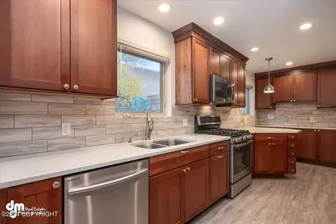 Kitchen - 17719 Blue Spruce Ln, Eagle River, AK 99577 photo 2 of 9