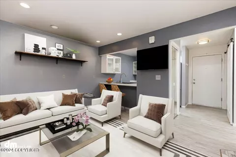 Living - 5018 E 43rd Ave # 6, Anchorage, AK 99508 photo 3 of 5