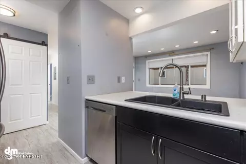 Kitchen - 5018 E 43rd Ave # 6, Anchorage, AK 99508 photo 3 of 3