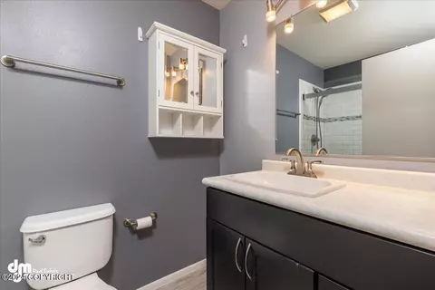 Bath - 5018 E 43rd Ave # 6, Anchorage, AK 99508 photo 1 of 3