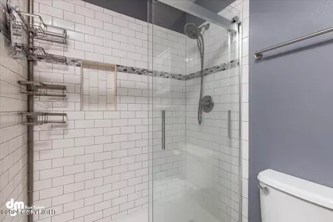 Bath - 5018 E 43rd Ave # 6, Anchorage, AK 99508 photo 2 of 3