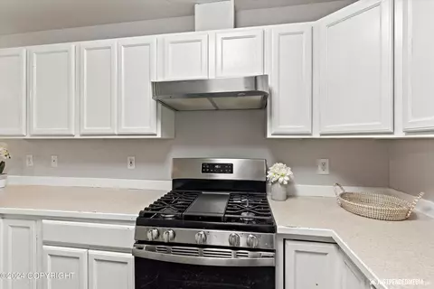 Kitchen - 5686 Alora Loop, Anchorage, AK 99504 photo 3 of 5