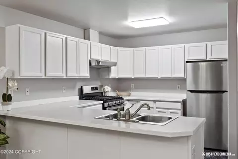 Kitchen - 5686 Alora Loop, Anchorage, AK 99504 photo 2 of 5