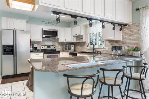 Kitchen - 9902 Amchitka Cir, Eagle River, AK 99577 photo 4 of 6