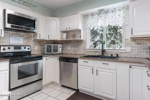 Kitchen - 9902 Amchitka Cir, Eagle River, AK 99577 photo 2 of 6