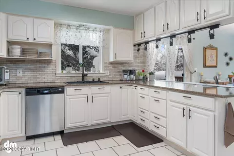Kitchen - 9902 Amchitka Cir, Eagle River, AK 99577 photo 1 of 6
