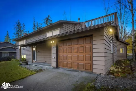 1600 Crescent Dr, Anchorage, AK 99508