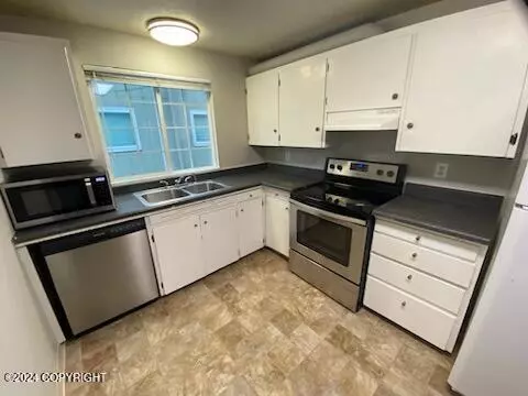 Kitchen - 911 E 10th Ave, Anchorage, AK 99501 photo 7 of 7