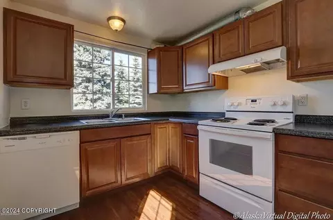 Kitchen - 911 E 10th Ave, Anchorage, AK 99501 photo 2 of 7
