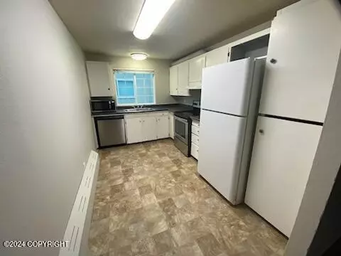 Kitchen - 911 E 10th Ave, Anchorage, AK 99501 photo 6 of 7