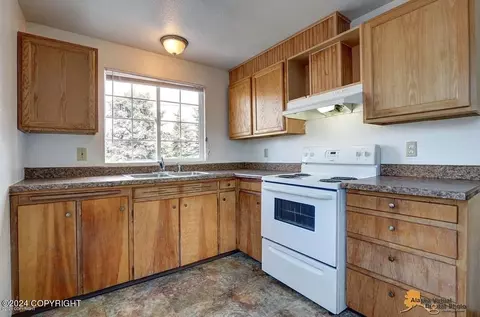 Kitchen - 911 E 10th Ave, Anchorage, AK 99501 photo 4 of 7