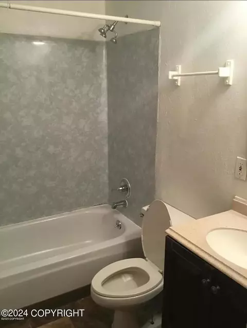 Bath - 911 E 10th Ave, Anchorage, AK 99501 photo 1 of 2