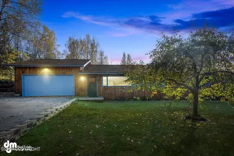 17138 Santa Maria Dr, Eagle River, AK 99577