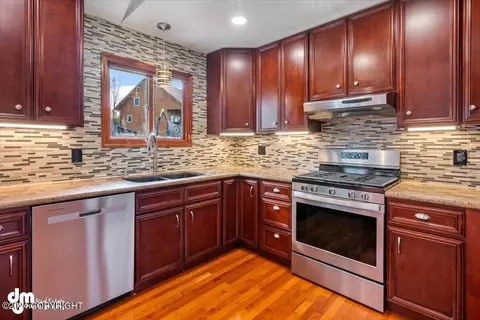 Kitchen - 17138 Santa Maria Dr, Eagle River, AK 99577 photo 2 of 4