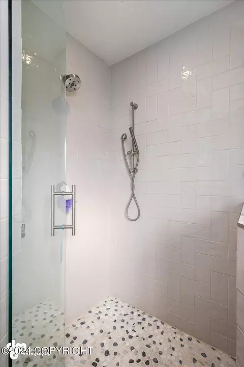 Bath - 17138 Santa Maria Dr, Eagle River, AK 99577 photo 3 of 5