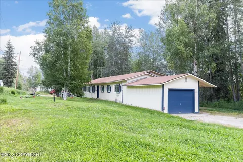 1352 Farmers Loop Rd, Fairbanks, AK 99709